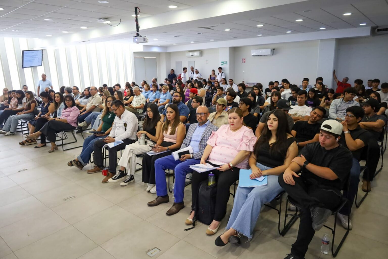 Carolina Meléndez Gurrola rinde tercer informe en la Escuela de ...