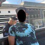 Evitan policías municipales tragedia, hombre incendió su auto e intentó arrojarse al fuego