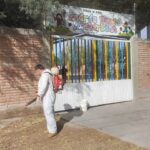 Intensifican fumigaciones en colonias y escuelas de Torreón ante aumento de mosquitos y plagas