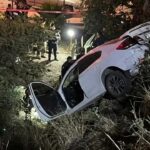 Tragedia en la carretera Parral–Jiménez: Mueren dos jóvenes tras caer su auto a un barranco