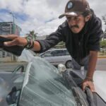 Limpiaparabrisas saturan cruceros de Gómez Palacio; conductores denuncian molestias y amenazas