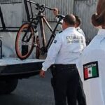 Detienen a joven por circular en sentido contrario en bicicleta; operativo desata críticas en Gómez Palacio