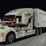 Joven operador de tráiler es detenido tras accidente y discusión con policías en Torreón