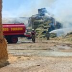 Bomberos de Torreón apoyan para controlar incendio en establo de Gómez Palacio