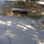 Adolescente de 17 años apuñala a su recién nacido; bebé fue encontrado debajo de una banca