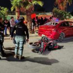 Motociclista queda grave tras impactarse contra automóvil en Las Carolinas