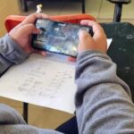 SEP alista restricciones a celulares en escuelas