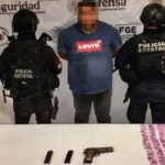 Vio a los policías y se metió entre la maleza en Mazatlán: llevaba una pistola y 230 dosis de presunta droga